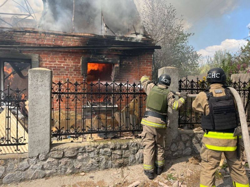 Росіяни випустили ракету по Дніпру: від уламків постраждали люди 6 Росіяни випустили ракету по Дніпру: від уламків постраждали люди