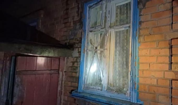 Россияне били по Никопольщине: повредили дома, газопровод и ЛЭП  