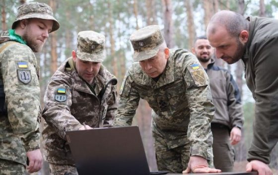 Сирський та Умєров перевірили нову українську зброю (фото) 3 sirskij ta umyerov perevirili novu ukrayinsku zbroju foto 74f8add scaled China Way