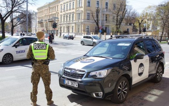 У центрі Риги чоловік зірвав прапор України: у Латвії розпочали розслідування 3 u centri rigi cholovik zirvav prapor ukrayini u latviyi rozpochali rozsliduvannja 9707e6c scaled China Way