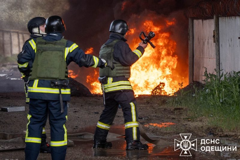 Удар по порту "Південний": росіяни зруйнували ємності з агропродукцією для країн Африки 4 Удар по порту "Південний": росіяни зруйнували ємності з агропродукцією для країн Африки