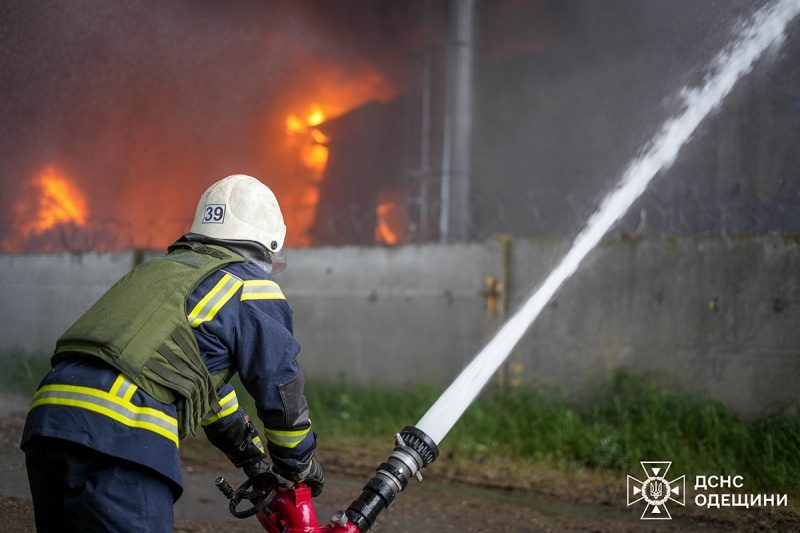 Удар по порту "Південний": росіяни зруйнували ємності з агропродукцією для країн Африки 6 Удар по порту "Південний": росіяни зруйнували ємності з агропродукцією для країн Африки