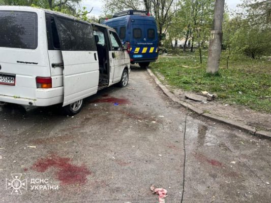 Удар россиян по Чернигову: погибших уже 10, еще более 20 человек ранены 4 Удар россиян по Чернигову: погибших уже 10, еще более 20 человек ранены