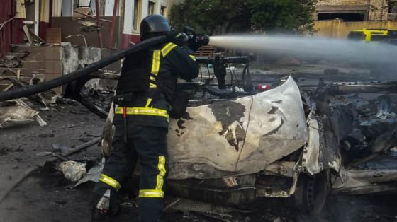 В Николаеве из-за неизвестной взрывчатки загорелись авто: пять спасателей пострадали 3 v nikolaeve iz za neizvestnoj vzryvchatki zagorelis avto pjat spasatelej postradali 2f64fd2 scaled China Way