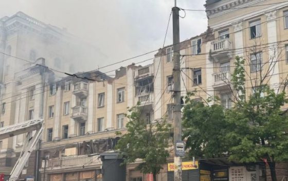 З'явилися фото наслідків ракетного удару по Дніпру 5 zjavilisja foto naslidkiv raketnogo udaru po dnipru a01f809 scaled China Way