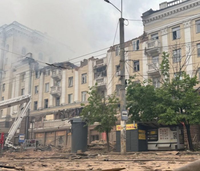 З'явилися фото наслідків ракетного удару по Дніпру 5 З'явилися фото наслідків ракетного удару по Дніпру