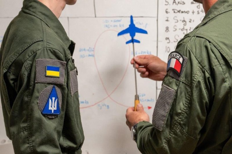 Французькі військові показали, як тренують пілотів та артилеристів з України (фото)