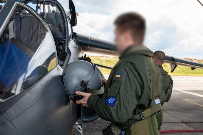 Французькі військові показали, як тренують пілотів та артилеристів з України (фото)