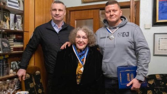 Кличко наградил Залужного и Лину Костенко званием ''Почетный гражданин Киева'' 7 klichko nagradil zaluzhnogo i linu kostenko zvaniem pochetnyj grazhdanin kieva 7e0ec61 scaled China Way
