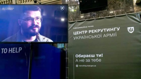 На центральном железнодорожном вокзале Киеве открыли пункт рекрутинга 4 na centralnom zheleznodorozhnom vokzale kieve otkryli punkt rekrutinga 5f585e8 scaled China Way