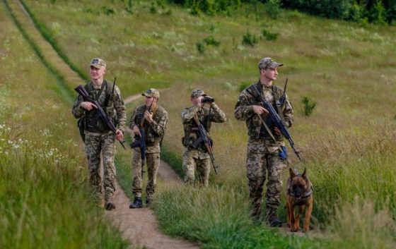 ne zrozumili shho yih nazdognali prikordonniki chotiroh cholovikiv zatrimali bilja kordonu 8b0b4c6 scaled China Way