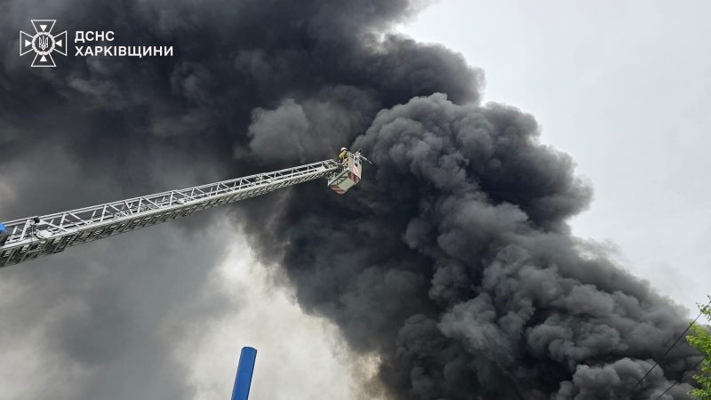 Обстріл Харкова: кількість поранених зросла, ДСНС показала фото ліквідації наслідків удару 3 Обстріл Харкова: кількість поранених зросла, ДСНС показала фото ліквідації наслідків удару