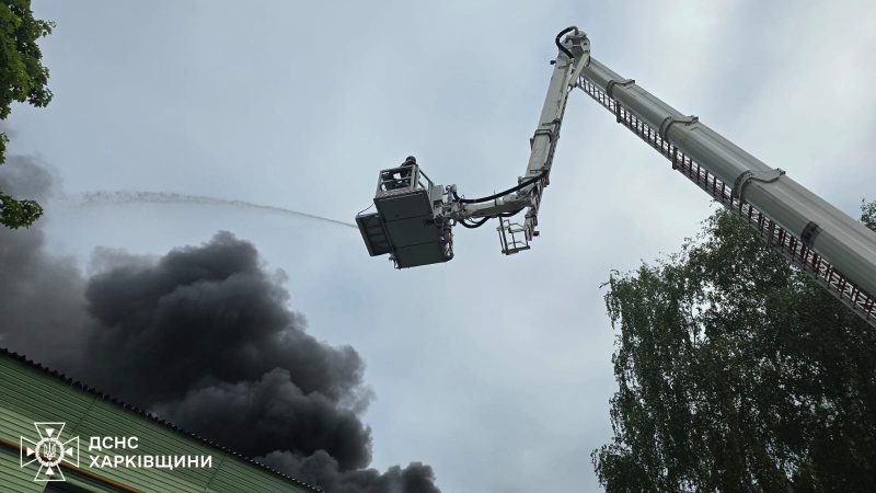 Обстріл Харкова: кількість поранених зросла, ДСНС показала фото ліквідації наслідків удару 6 Обстріл Харкова: кількість поранених зросла, ДСНС показала фото ліквідації наслідків удару