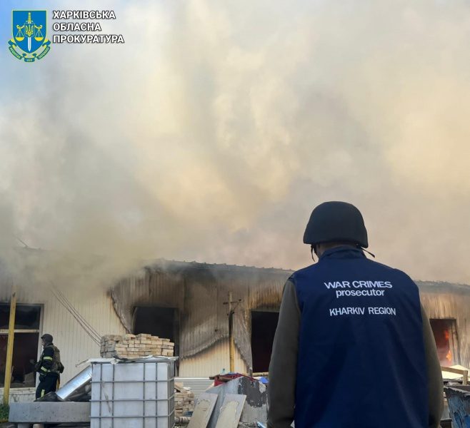 Обстріл Харкова: прокуратура показала фото пошкоджень 4 Обстріл Харкова: прокуратура показала фото пошкоджень