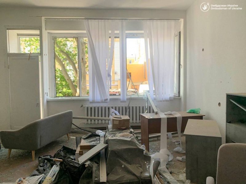 Ракетний обстріл Одеси: росіяни пошкодили будівлю представництва омбудсмена 4 Ракетний обстріл Одеси: росіяни пошкодили будівлю представництва омбудсмена