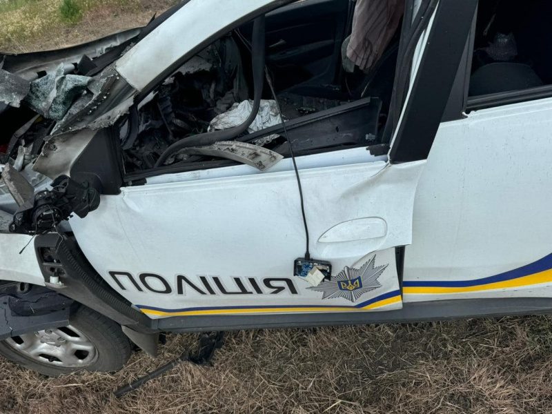 Росіяни обстріляли автомобіль поліції під час евакуації в Харківській області (фото)