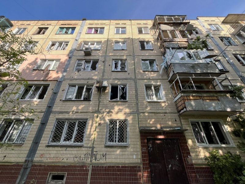 Росіяни обстріляли Нікополь: загорівся будинок, є жертви та поранені (фото) 5 Росіяни обстріляли Нікополь: загорівся будинок, є жертви та поранені (фото)
