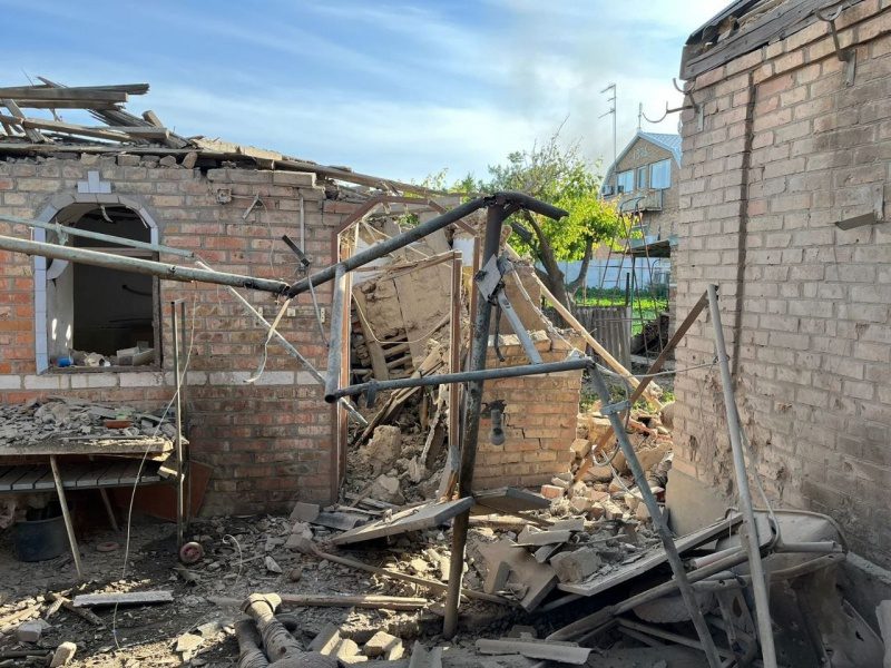Росіяни обстріляли Нікополь: загорівся будинок, є жертви та поранені (фото) 4 Росіяни обстріляли Нікополь: загорівся будинок, є жертви та поранені (фото)