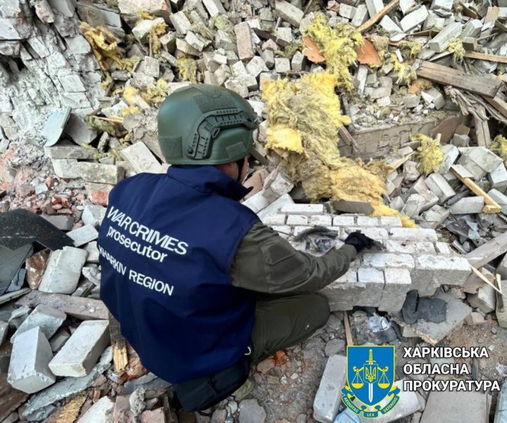 Росіяни ударили по Харкову трьома бомбами: з'явилися фото з місця обстрілу 5 Росіяни ударили по Харкову трьома бомбами: з'явилися фото з місця обстрілу