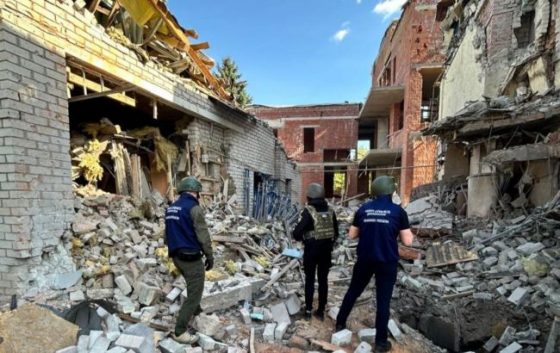 Росіяни ударили по Харкову трьома бомбами: з'явилися фото з місця обстрілу 5 rosijani udarili po harkovu troma bombami zjavilisja foto z miscja obstrilu 71fdf0b scaled China Way