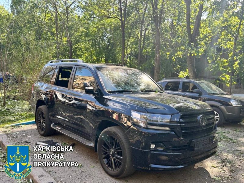 Росіяни ударили по Харкову трьома бомбами: з'явилися фото з місця обстрілу 6 Росіяни ударили по Харкову трьома бомбами: з'явилися фото з місця обстрілу