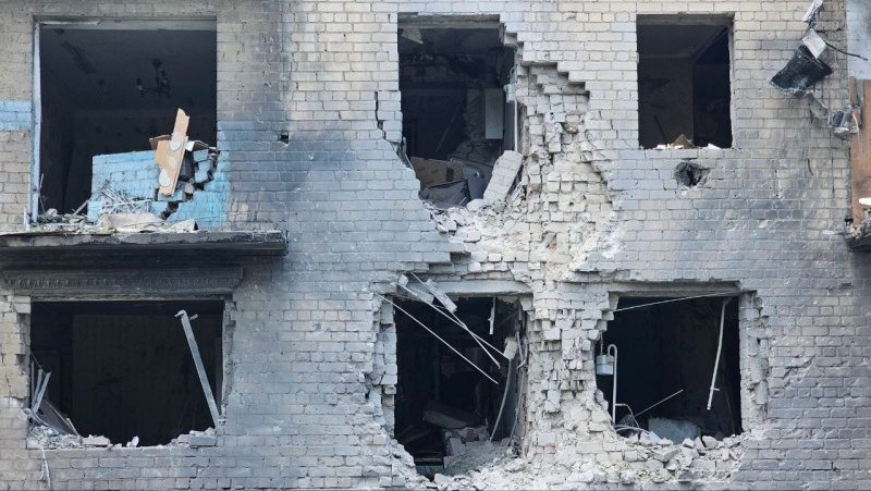 Росіяни вдарили по центру Херсона, постраждало майже 20 осіб. ОВА показала відео наслідків 3 Росіяни вдарили по центру Херсона, постраждало майже 20 осіб. ОВА показала відео наслідків
