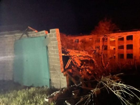 Россияне ударили по Селидовому ракетами С-300: повредили дома и учебное заведение  