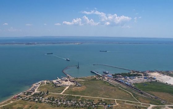 udar po kerchenskij poromnij perepravi zmi pokazali foto poshkodzhenogo rosijskogo sudna e438582 scaled China Way