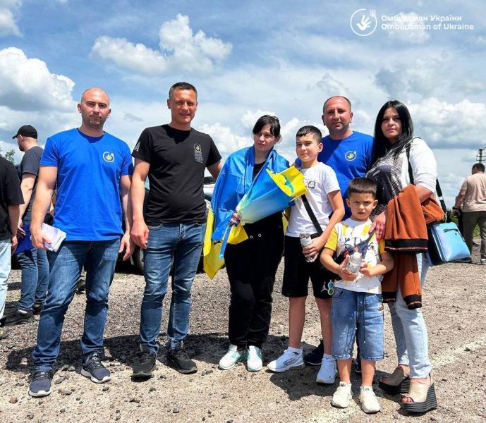 Україна повернула 71 захисника і чотирьох цивільних із полону РФ 12 Україна повернула 71 захисника і чотирьох цивільних із полону РФ