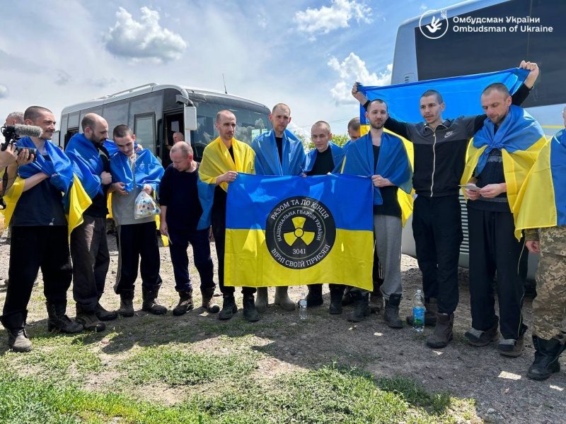 Україна повернула 71 захисника і чотирьох цивільних із полону РФ 11 Україна повернула 71 захисника і чотирьох цивільних із полону РФ