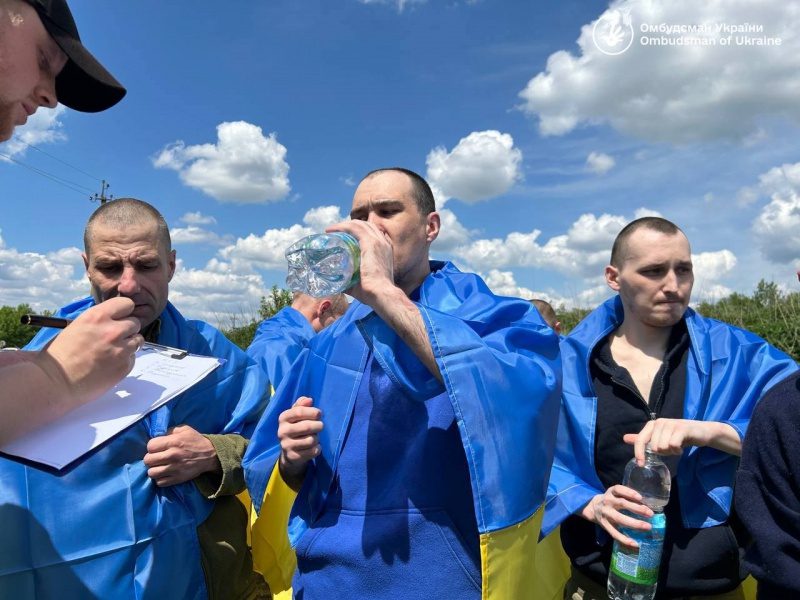 Україна повернула 71 захисника і чотирьох цивільних із полону РФ 10 Україна повернула 71 захисника і чотирьох цивільних із полону РФ