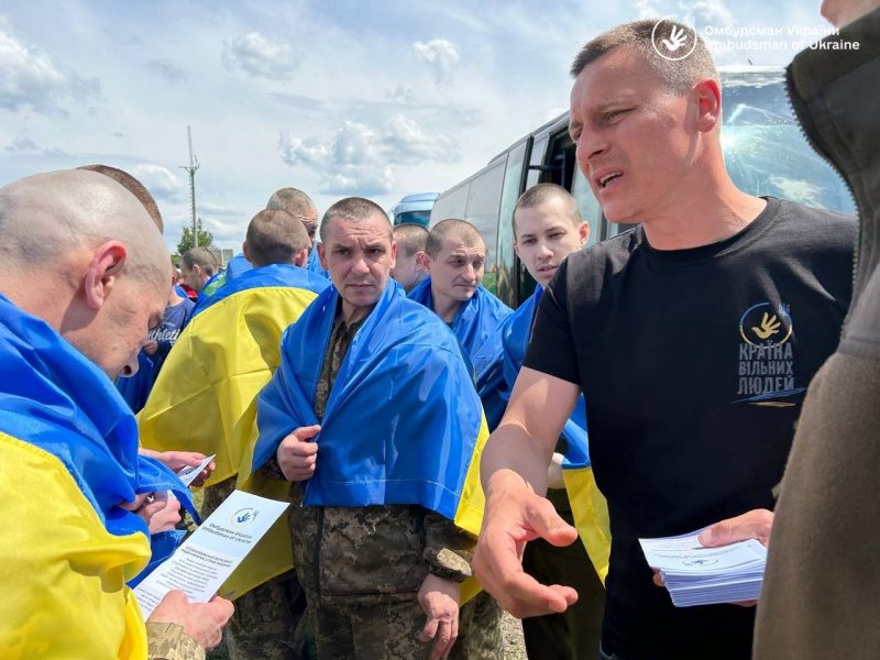 Україна повернула 71 захисника і чотирьох цивільних із полону РФ 8 Україна повернула 71 захисника і чотирьох цивільних із полону РФ