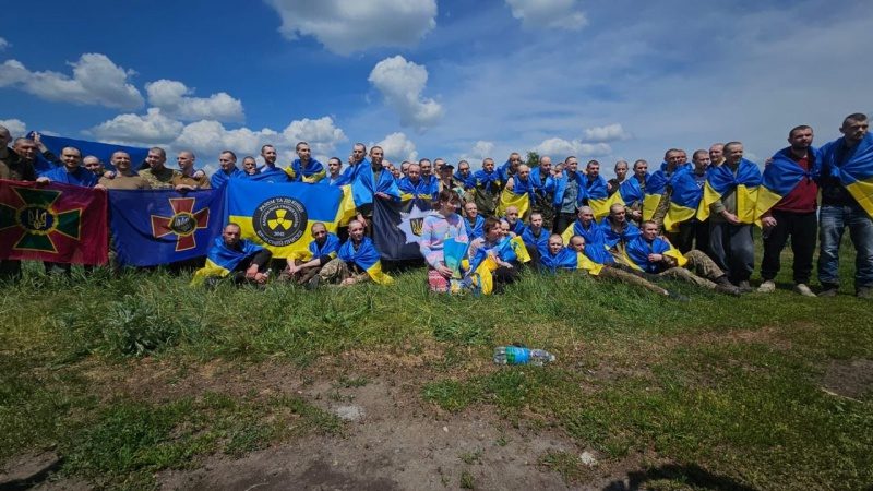 Україна повернула 71 захисника і чотирьох цивільних із полону РФ 5 Україна повернула 71 захисника і чотирьох цивільних із полону РФ