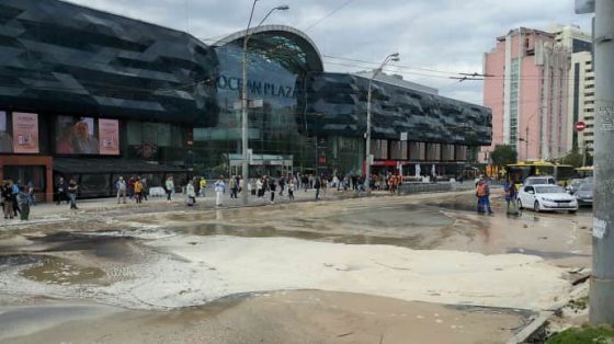 В Киеве на Лыбедской в очередной раз прорвало водопровод: дорогу затопило, движение затруднено 4 v kieve na lybedskoj v ocherednoj raz prorvalo vodoprovod dorogu zatopilo dvizhenie zatrudneno 3823c23 scaled China Way