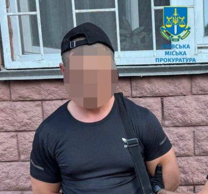 Брызнули женщине в лицо слезоточивым газом и отобрали 3 млн грн: полицейские Киева задержали нападавших 3 Брызнули женщине в лицо слезоточивым газом и отобрали 3 млн грн: полицейские Киева задержали нападавших