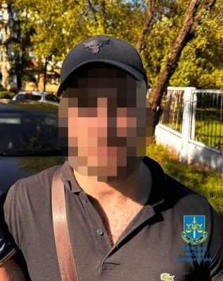Брызнули женщине в лицо слезоточивым газом и отобрали 3 млн грн: полицейские Киева задержали нападавших 4 Брызнули женщине в лицо слезоточивым газом и отобрали 3 млн грн: полицейские Киева задержали нападавших