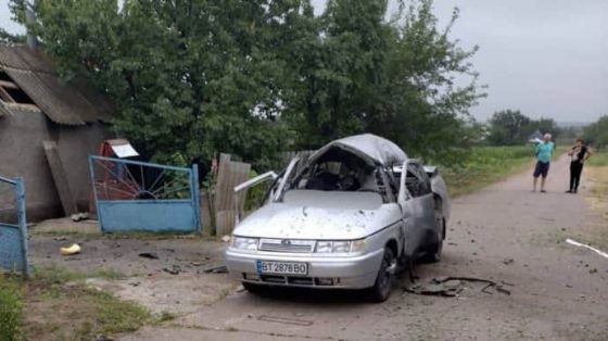 Дрон россиян попал в машину на Херсонщине, один человек погиб - ОВА 1 dron rossijan popal v mashinu na hersonshhine odin chelovek pogib ova 4e25c7b scaled China Way