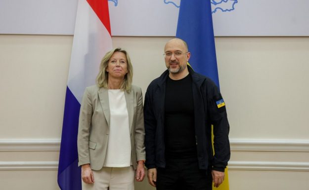 Министр обороны Нидерландов без объявления визита приехала в Украину 2 Министр обороны Нидерландов без объявления визита приехала в Украину