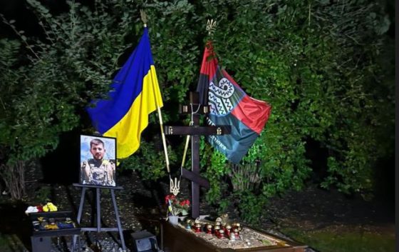 policija zatrimala zhinku jaka vlashtuvala akt vandalizmu na mogilah bijciv u kiyevi 579fcb7 scaled China Way