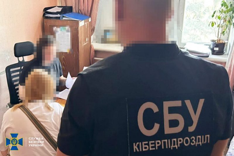 СБУ викрила українку, яка допомагала РФ зламувати телефони захисників 2 СБУ викрила українку, яка допомагала РФ зламувати телефони захисників
