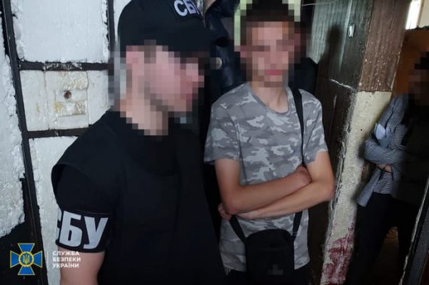 В Днепре задержали поджигателей автомобиля военных 4 В Днепре задержали поджигателей автомобиля военных
