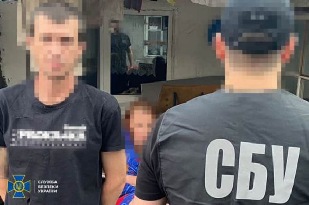 В Днепре задержали поджигателей автомобиля военных 3 В Днепре задержали поджигателей автомобиля военных