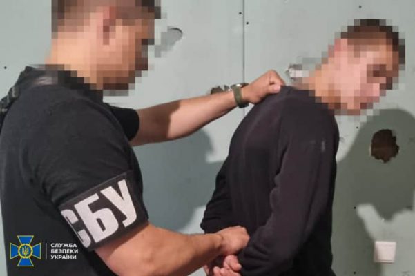 В Днепре задержали поджигателей автомобиля военных 2 В Днепре задержали поджигателей автомобиля военных