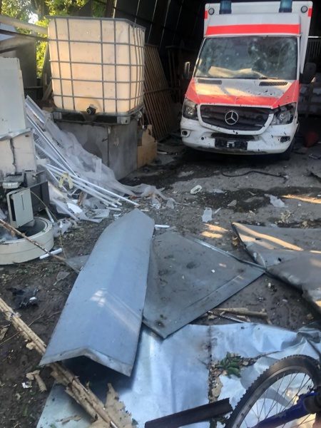 В Херсоні всю ніч лунали вибухи: окупанти обстріляли лікарню, почались пожежі