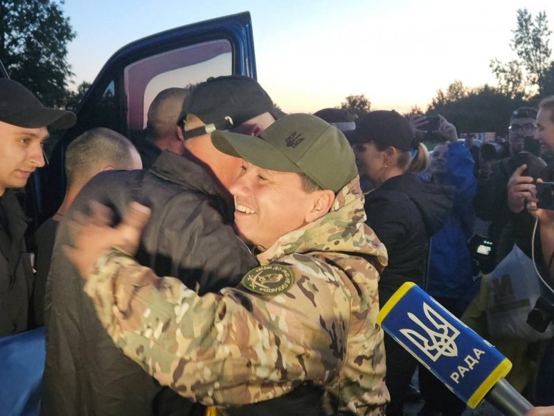 Захисники Маріуполя і не лише. Україна повернула з російського полону 90 воїнів 7 Захисники Маріуполя і не лише. Україна повернула з російського полону 90 воїнів