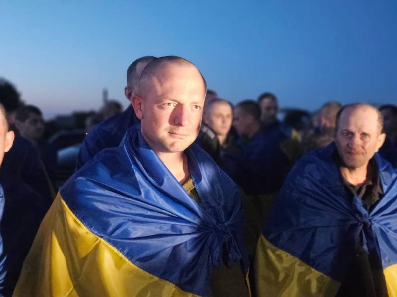 Захисники Маріуполя і не лише. Україна повернула з російського полону 90 воїнів 6 Захисники Маріуполя і не лише. Україна повернула з російського полону 90 воїнів