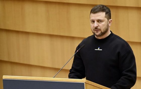 zelenskij ukrayina potrebuye zasobiv dlja znishhennja rosijskih nosiyi bomb d1a4a84 scaled China Way