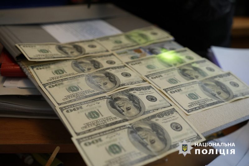 "Бронював" від мобілізації. В Одесі на хабарництві викрили посадовця ОДА