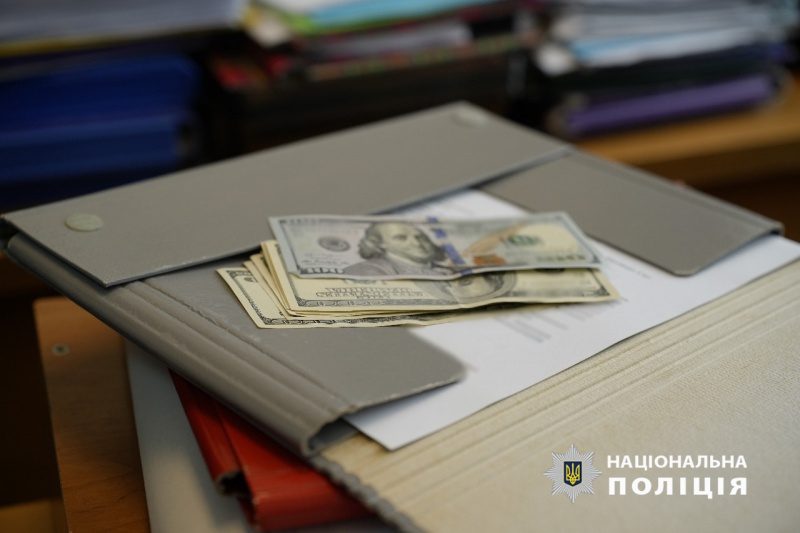 "Бронював" від мобілізації. В Одесі на хабарництві викрили посадовця ОДА