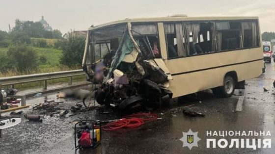На Львовщине столкнулись маршрутка и грузовик: 4 погибших 1 na lvovshhine stolknulis marshrutka i gruzovik 4 pogibshih a2045a2 scaled China Way